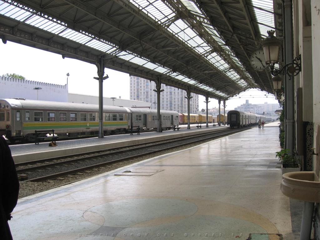 ORAN MAI 2006 C23 LA GARE LES QUAIS.JPG